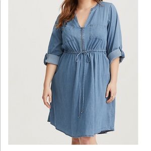 TORRID SIZE 1 CHAMBRAY SPLIT NECK SHIRT DRESS
